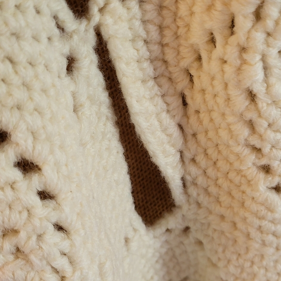 Vintage 70s Crocheted Ivory Button-up Cape With Fringe One Size - Picture 6 of 9